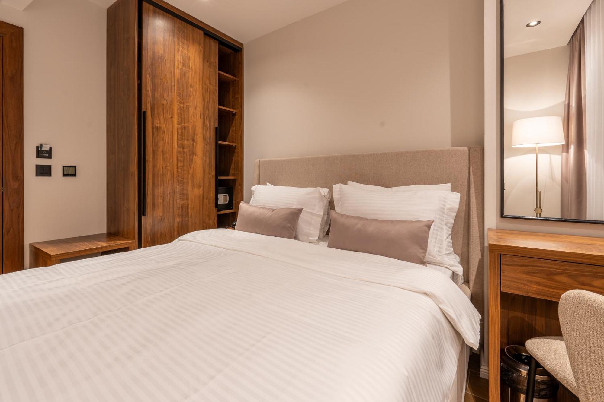 Ruby Hotel Prishtina พริสตีนา ภายนอก รูปภาพ
