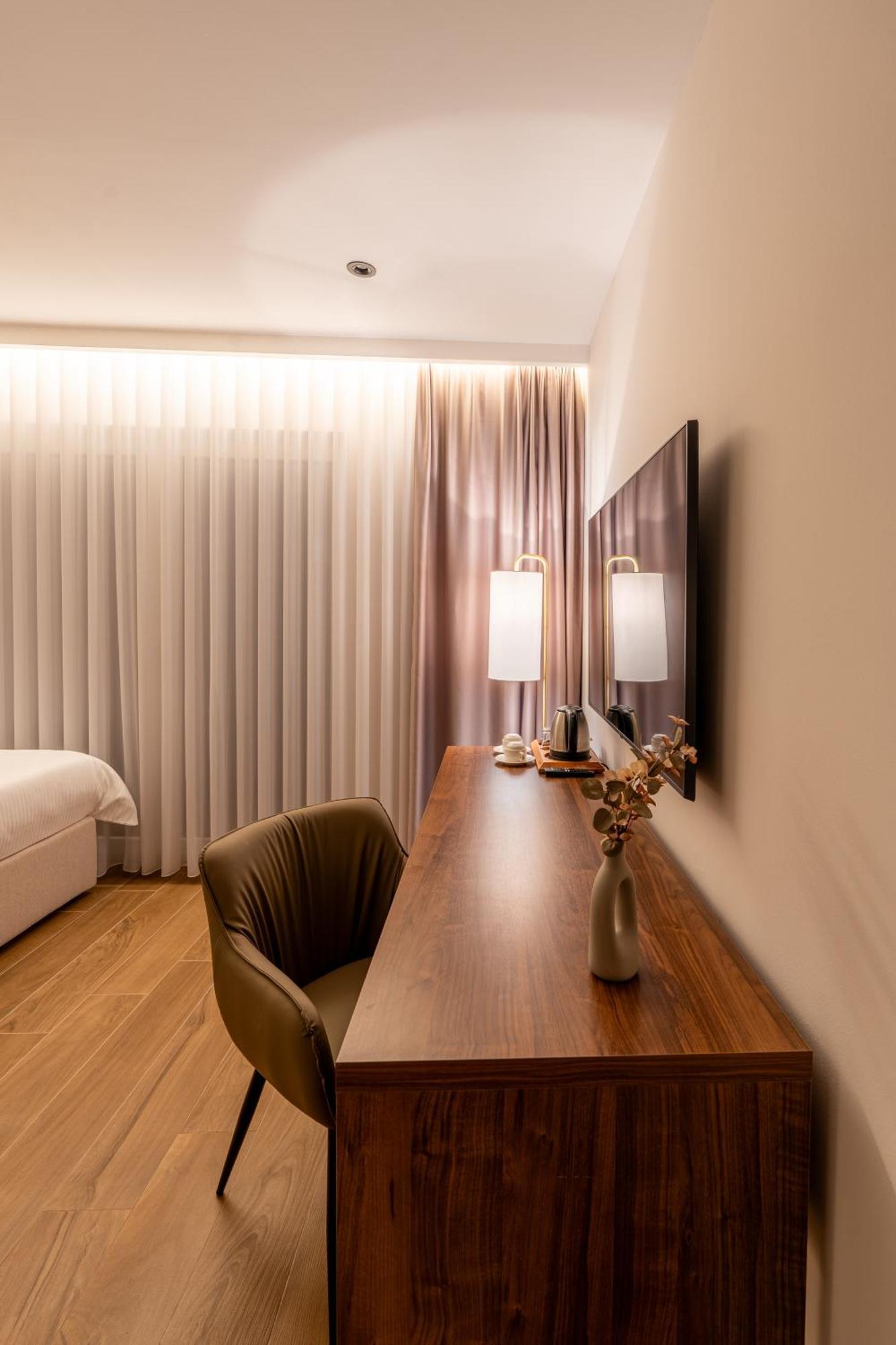 Ruby Hotel Prishtina พริสตีนา ภายนอก รูปภาพ