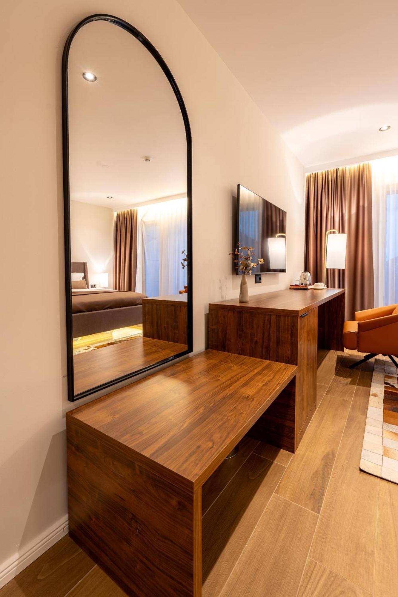 Ruby Hotel Prishtina พริสตีนา ภายนอก รูปภาพ