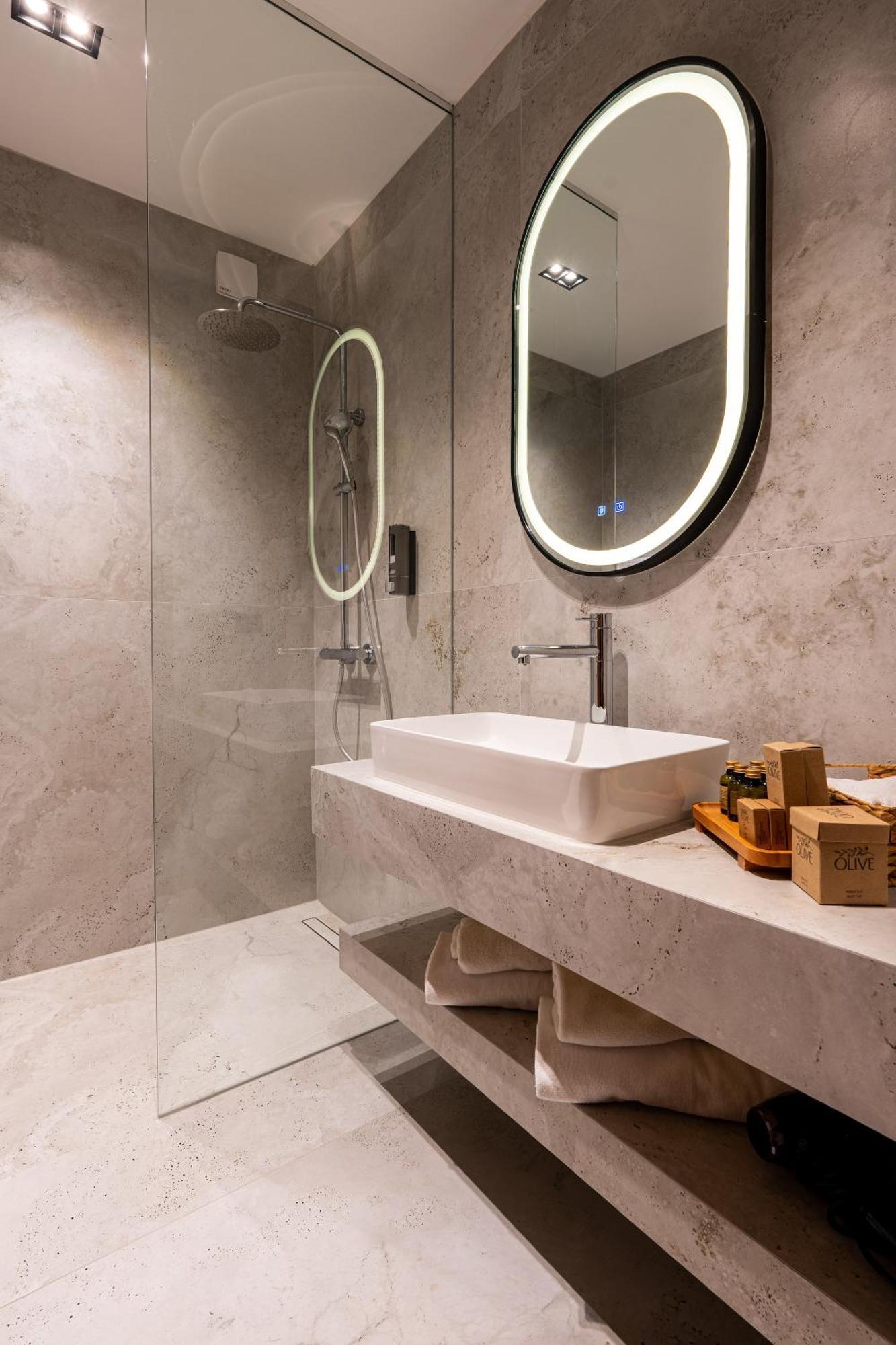 Ruby Hotel Prishtina พริสตีนา ภายนอก รูปภาพ