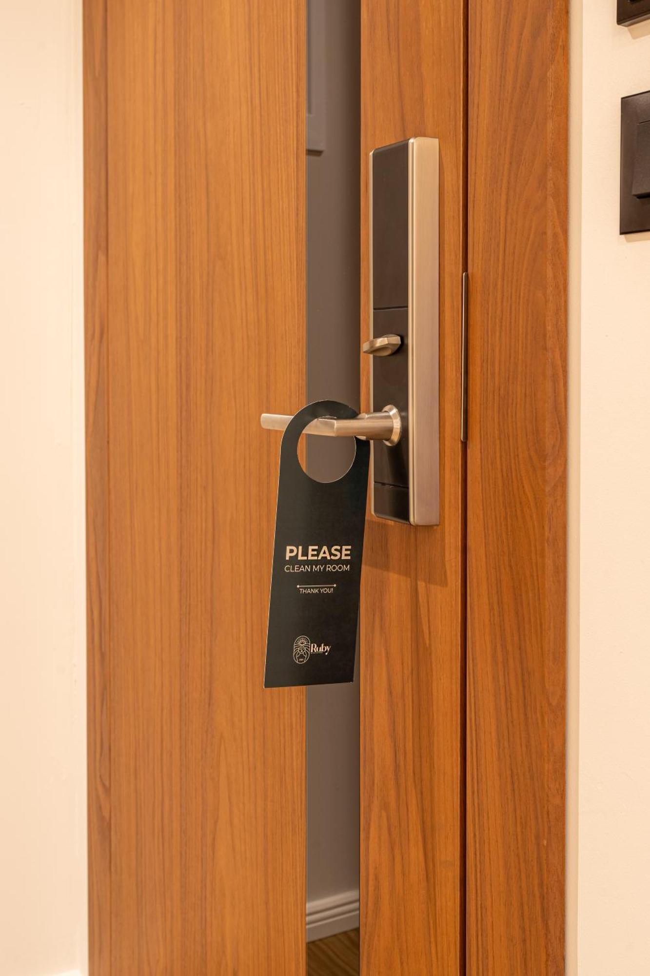 Ruby Hotel Prishtina พริสตีนา ภายนอก รูปภาพ