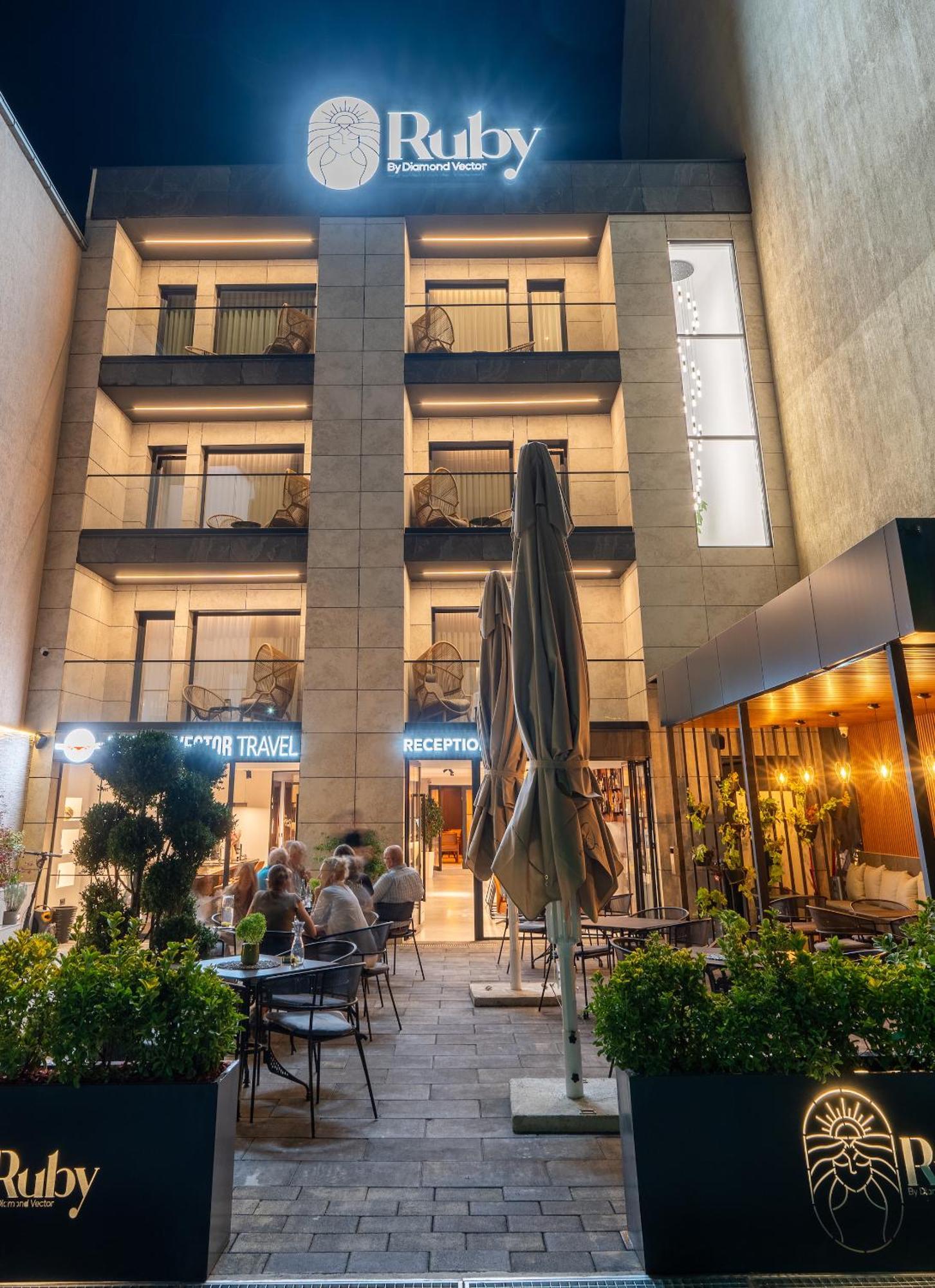Ruby Hotel Prishtina พริสตีนา ภายนอก รูปภาพ