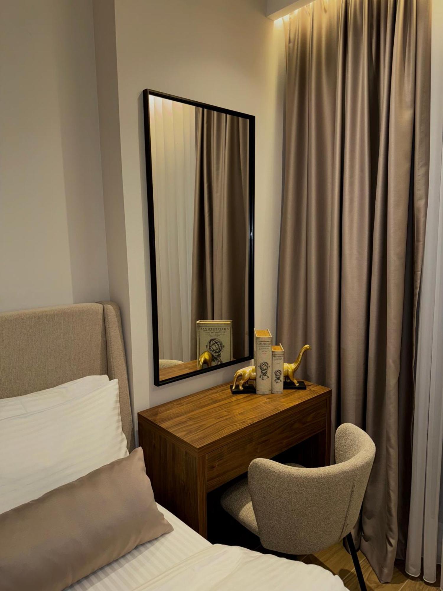 Ruby Hotel Prishtina พริสตีนา ภายนอก รูปภาพ