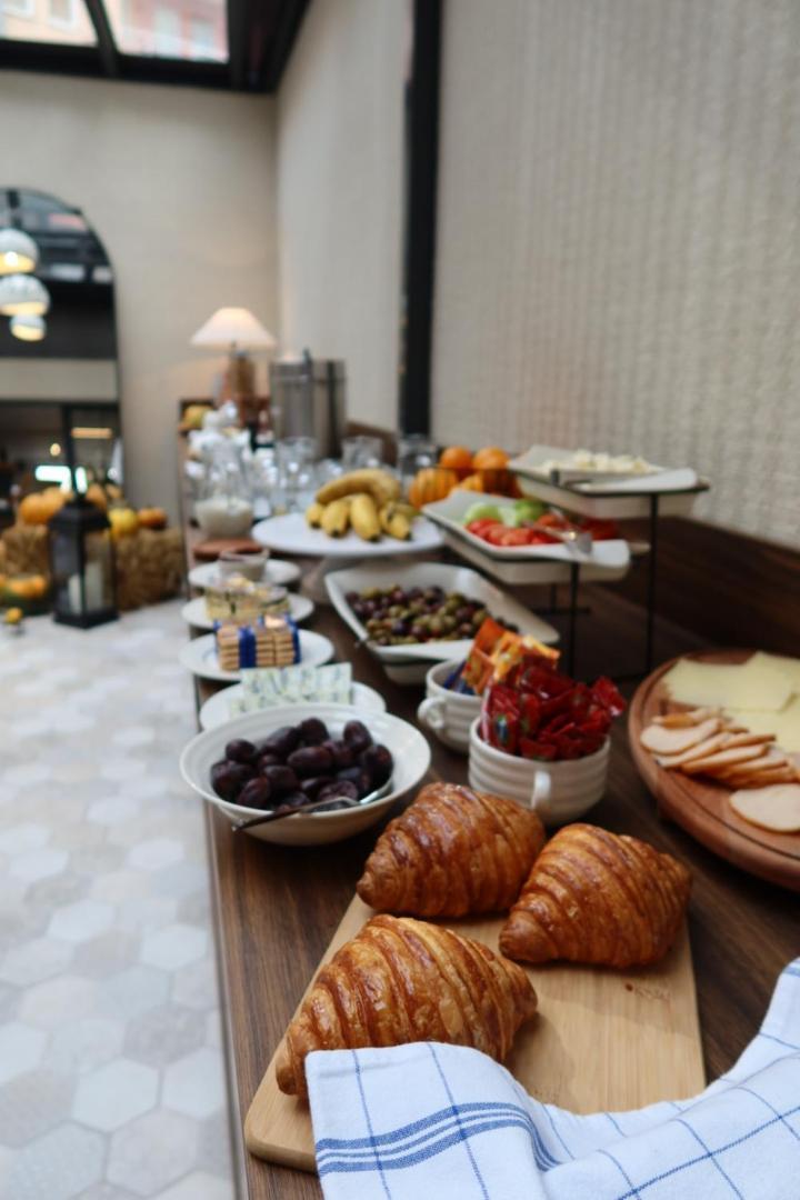 Ruby Hotel Prishtina พริสตีนา ภายนอก รูปภาพ